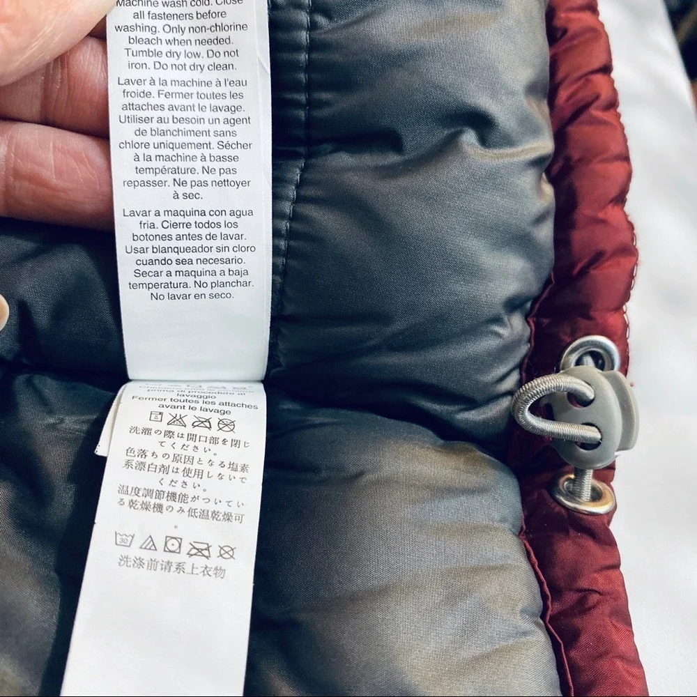 Gap Shiraz Burgundy Puffer Jacket Mens Small Quilted‎ Full Zip Snap HOL14